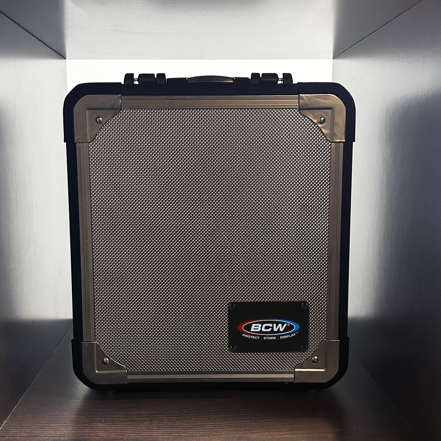 GRADED PORTABLE LATCHING CASE - TWO ROWS